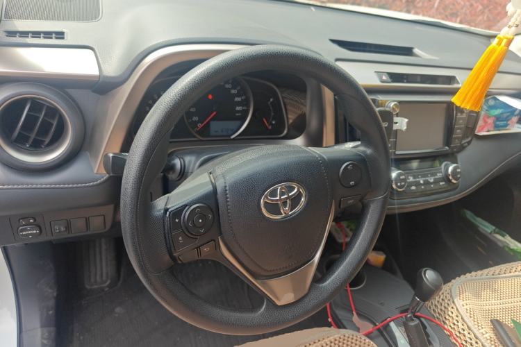 Used Toyota RAV4 2015 2.0L CVT Two-Wheel Drive Fashion Edition Steering Wheel