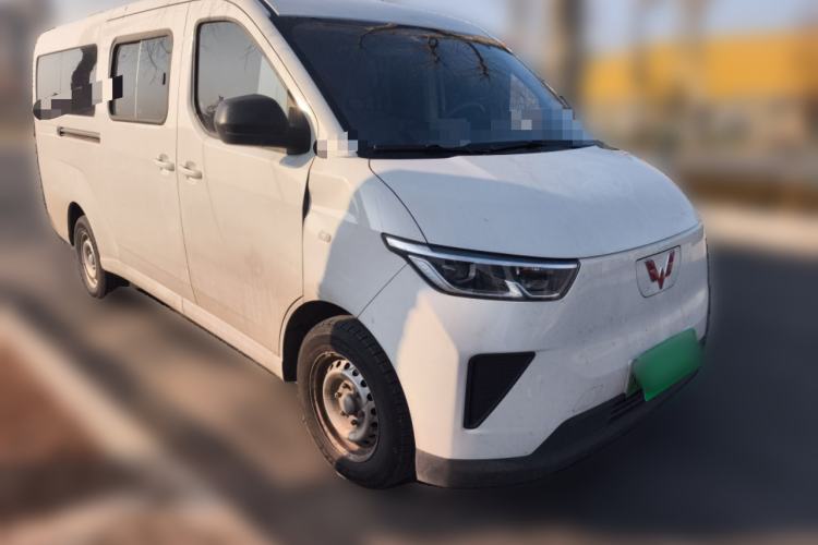 Used Wuling Yangguang 2024 300KM Comfort Version Passenger Van 75kW
