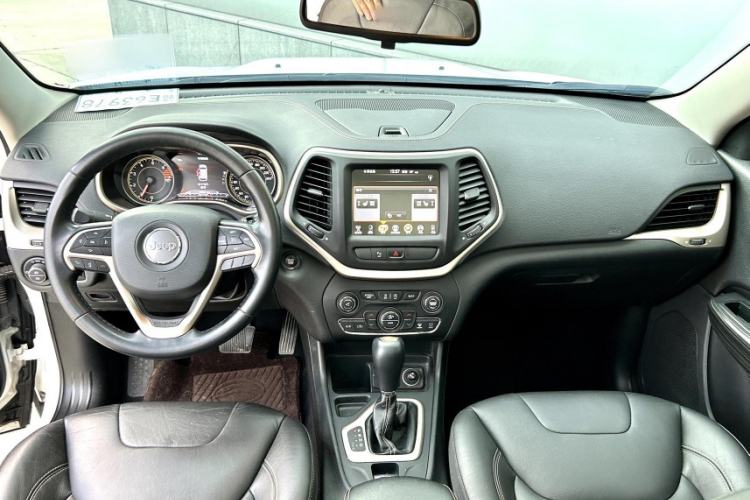 Used Jeep Cherokee 2017 2.0L Superior Edition