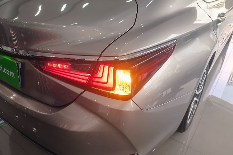 Used Lexus ES 2023 200 Excellence Edition Right Rear Taillight