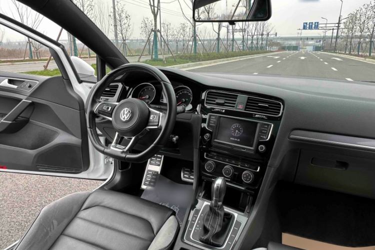 Used Volkswagen Golf 2017 280TSI Automatic R-Line Million-Vehicle Commemorative Edition
