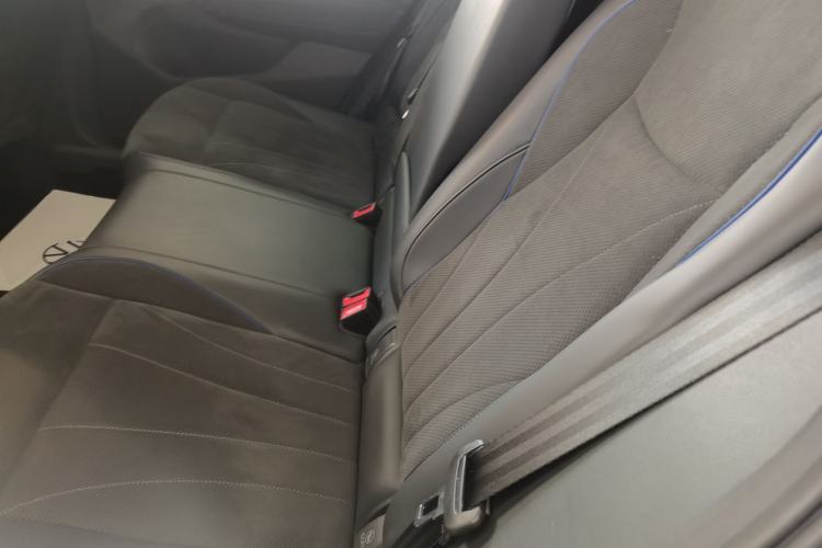 Used Volkswagen Tiguan L 2024 PRO 380TSI Four-Wheel Drive R-Line Prestige Edition Left Rear Seat