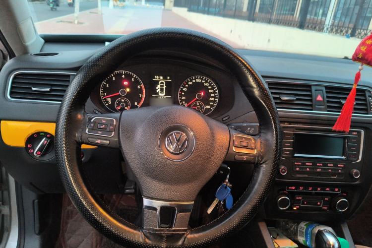 Used Volkswagen Sagitar 2014 Revised Version 1.4TSI Automatic Luxury Edition Steering Wheel