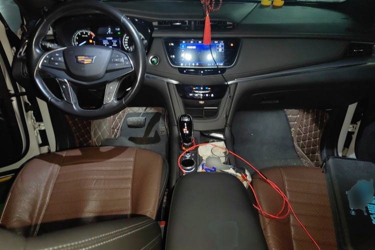 Used Cadillac XT5 2020 28T Tech Edition Center Console