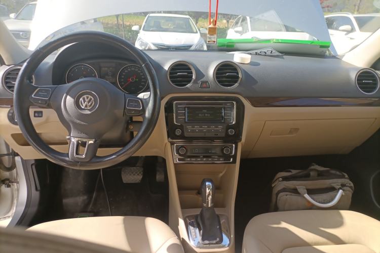 Used Volkswagen Jetta 2013 1.6L Automatic Luxury Model Center Console