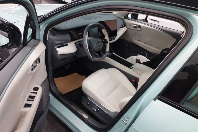 Used Lynk & Co 06 EM-P 2023 EM-P 126 Long-Range Halo Driver Seat