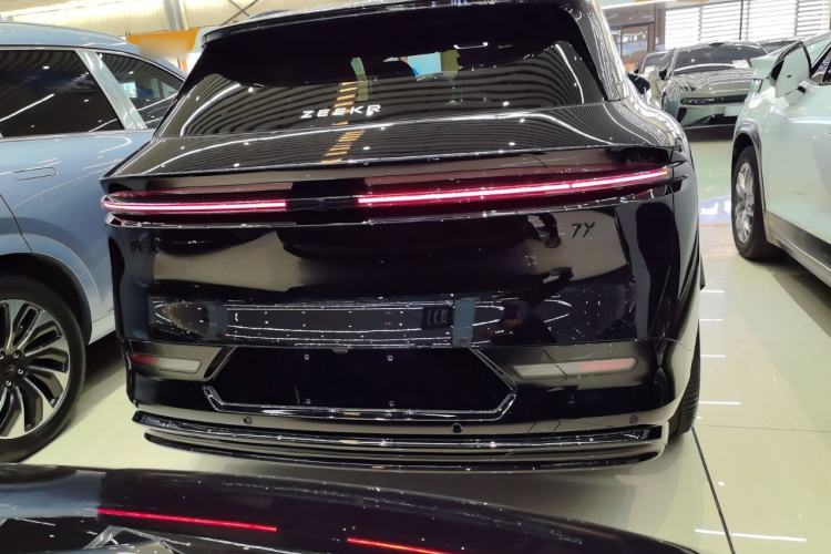 Used Zeekr 7X 2025 100 kWh Long-Range Rear-Wheel Drive with Intelligent Driving Features
