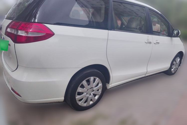 Used BYD M6 2013 2.0L Manual Comfort Edition
