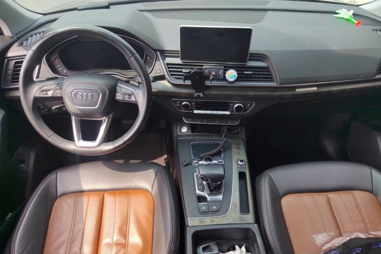 Used Audi Q5L 2020 Updated 40 TFSI Prestige Fashion Edition Center Console