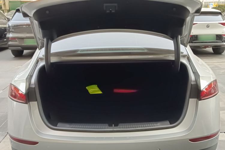 Used Roewe D7 2023 DMH 125km Superior Edition
