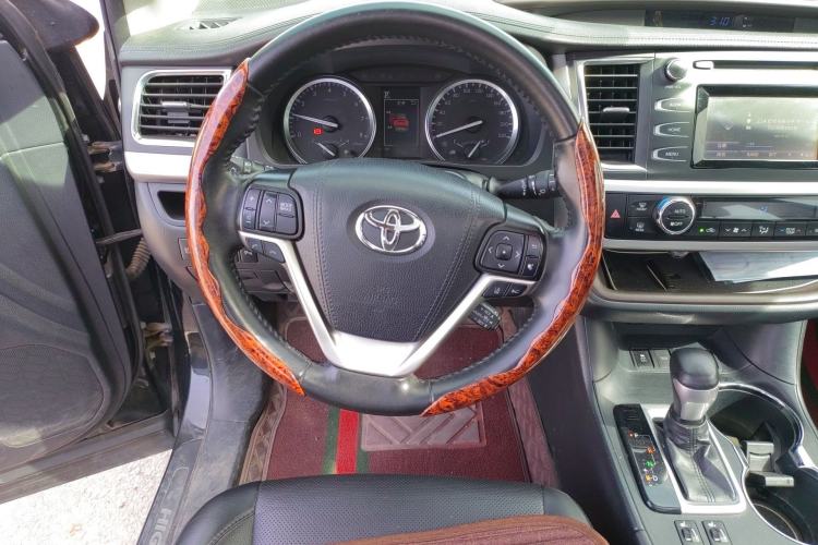 Used Toyota Highlander 2018 2.0T Two-Wheel-Drive Luxury Edition 7 Seats Emission Standard China V

