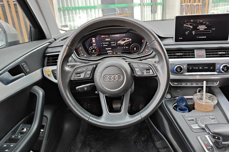 Used Audi A4L 2019 40 TFSI Fashion Edition China VI Emission Standard Steering Wheel