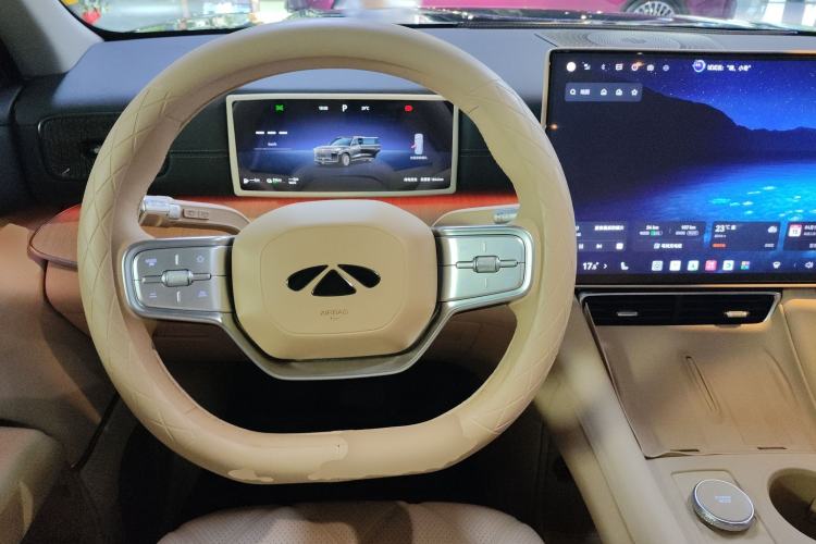 Used Chery T11 2026 Model 220 Rear-Drive Boya Giant-Screen Luxury Edition Steering Wheel