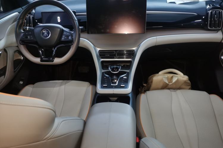Used BYD Song Pro New Energy 2023 Champion Edition DM-i 110KM Excellence Model Center Console