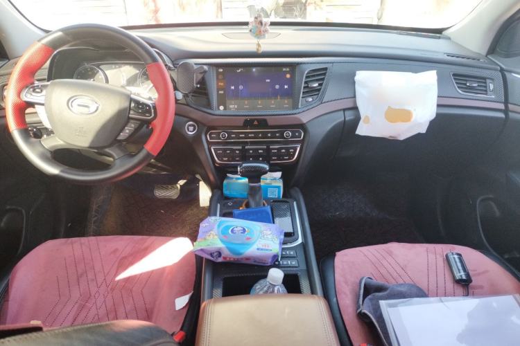 Used GAC Trumpchi GS8 2017 320T Two-Wheel Drive Luxury Smart Connectivity Version (7 Seats) Center Console