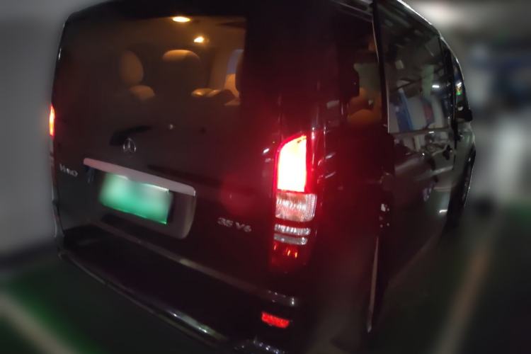 Used Mercedes-Benz Viano 2013 3.5L Haoci version Exterior 5