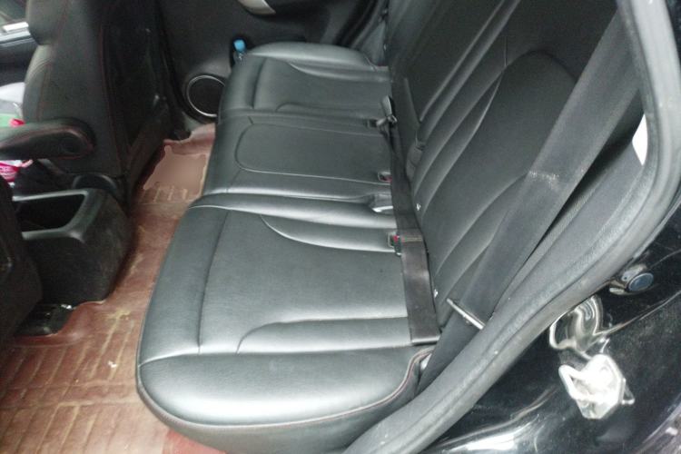 Used Haval H6 2015 Upgraded Model 1.5T Manual Two-Wheel Drive Elite Version Left Rear Seat