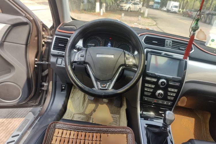 Used Haval H2 2016 Red-Label 1.5T Manual Two-Wheel Drive Luxury Model Steering Wheel