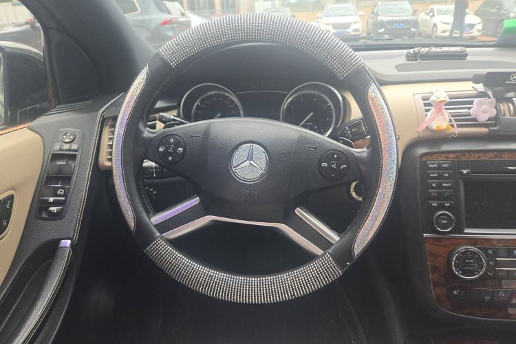 Used Mercedes-Benz R-Class 2010 R 300 L Luxury Model Steering Wheel