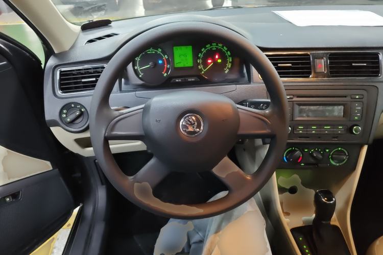 Used Skoda Rapid 2013 1.6L Automatic Smart Selection Model
