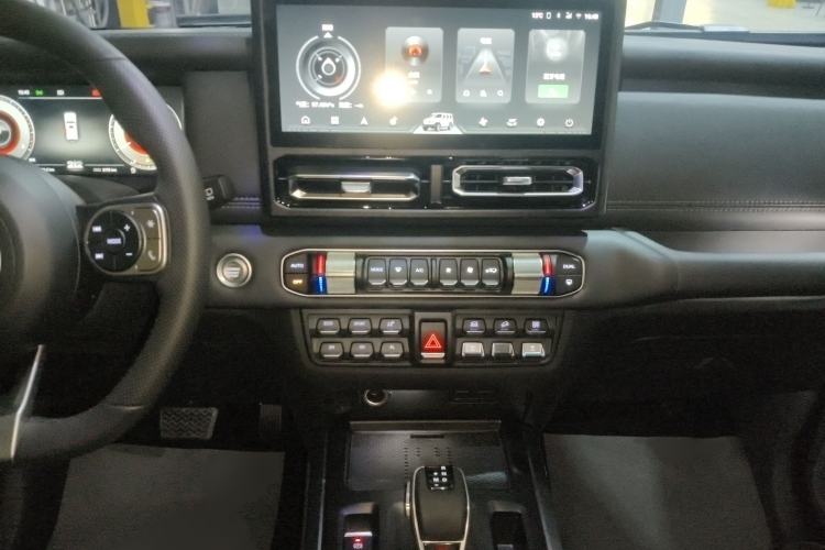 Used 212 T01 2025 2.0T Changfeng
