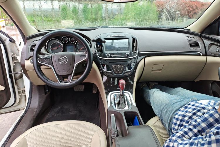 Used Buick Regal 2014 2.0L Leading Fashion Edition Center Console