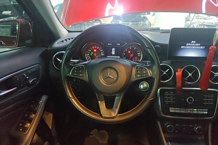 Used Mercedes-Benz GLA 2018 GLA 200 Sport Edition Steering Wheel