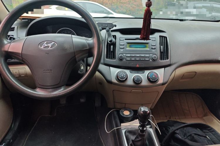 Used Hyundai Celesta 2011 1.6L Manual Luxury Model Center Console