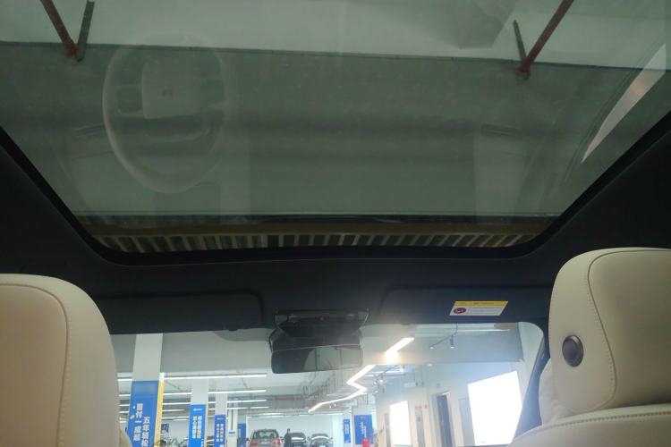 Used Li Auto i6 2025 Model Two-Wheel-Drive Standard Type
