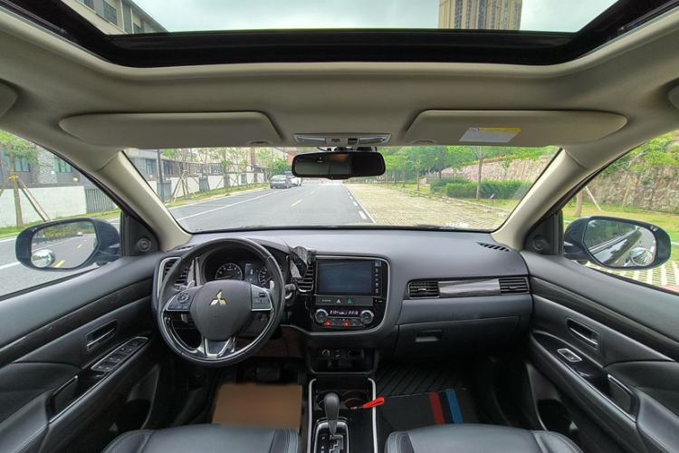 Used Mitsubishi Outlander 2019 2.4L 4x4 Zhi Xiang Edition 5 Seats China VI Standard