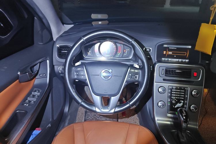 Used Volvo V60 2014 T5 Zhiya Edition