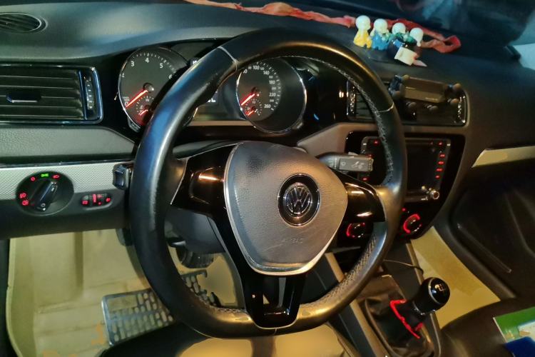 Used Volkswagen Sagitar 2015 230TSI Manual Comfort Version