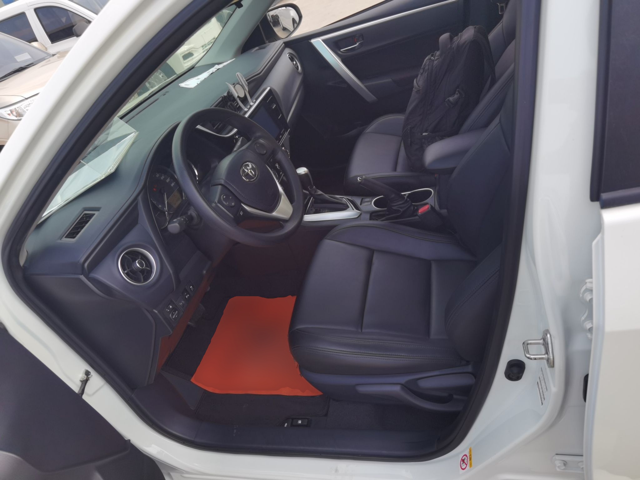 المقاعد الأمامية داخل السيارة