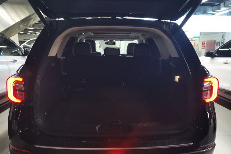 Used Ford Explorer 2023 EcoBoost 285 Four-Wheel Drive Titanium Edition 7-Seater Trunk