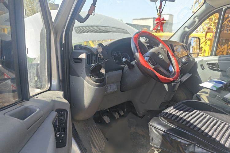 Used Foton Toano 2024 Tuyano Pro Multi-Function 2.0T Manual Rear-Drive Long Wheelbase Mid-Roof Design Single Rear Tire—Available in 5/6/7/9-Seater Configurations