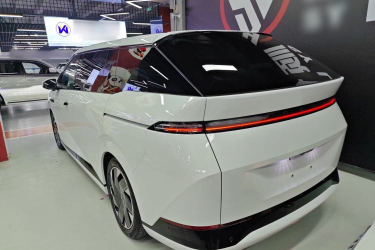 Used XPeng X9 2024 702 Ultra-Long Range Max
