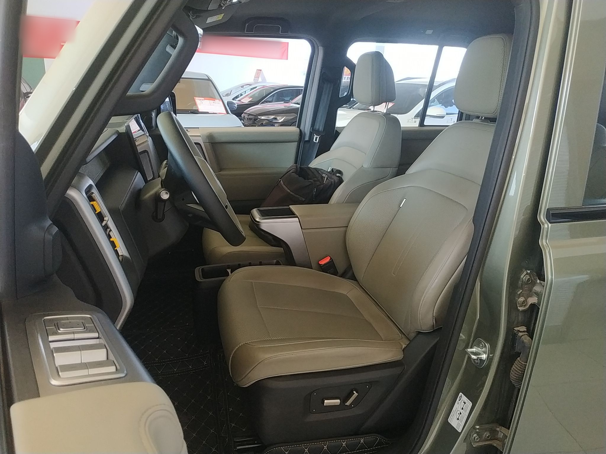 المقاعد الأمامية داخل السيارة