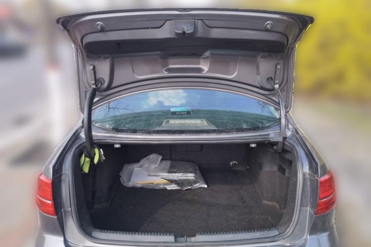 Used Volkswagen Sagitar 2015 1.6L Manual Comfort Model
