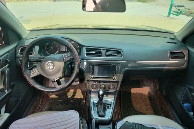 Used Volkswagen Cross Lavida 2014 1.4TSI DSG