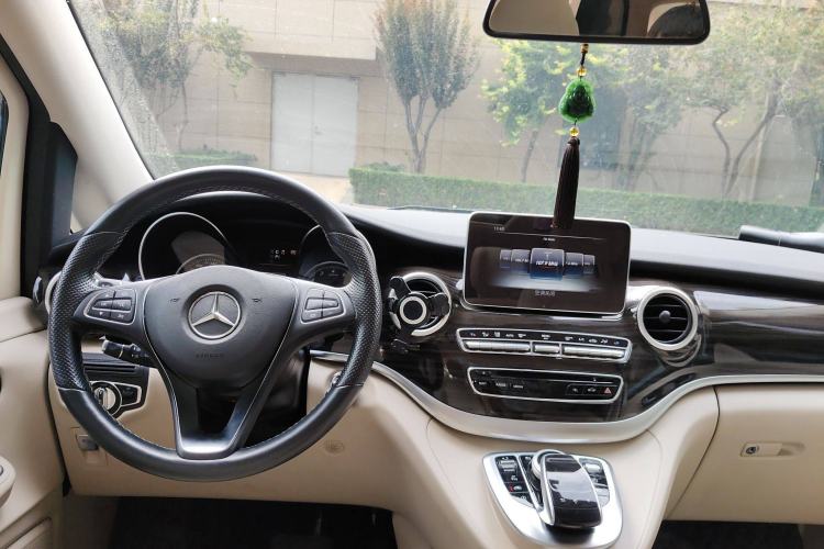 Used Mercedes-Benz V-Class 2018 V 260 Avantgarde Edition China VI