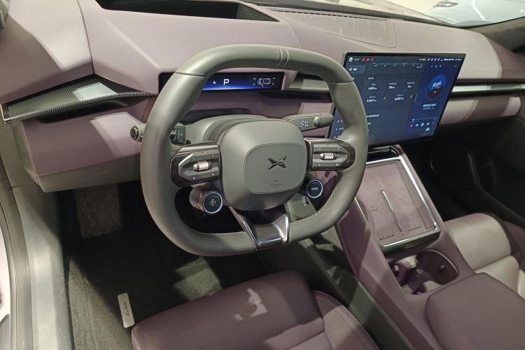Used XPeng P7 2025 Model—750 All-Wheel-Drive High-Performance Ultra Steering Wheel