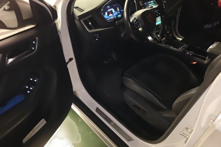 Used Roewe RX5 New Energy 2017 eRX5 50T Hybrid Connected Prestige Flagship Edition
