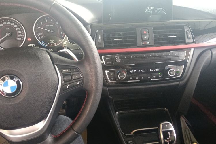 Used BMW 4 Series 2014 428i Convertible Sport Design Package Center Console