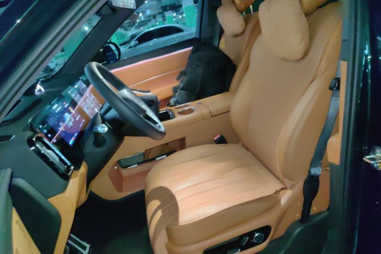 Used Hima AITO M8 2025 Extended-Range Max+ Version 53.4 kWh 6-Seater Edition