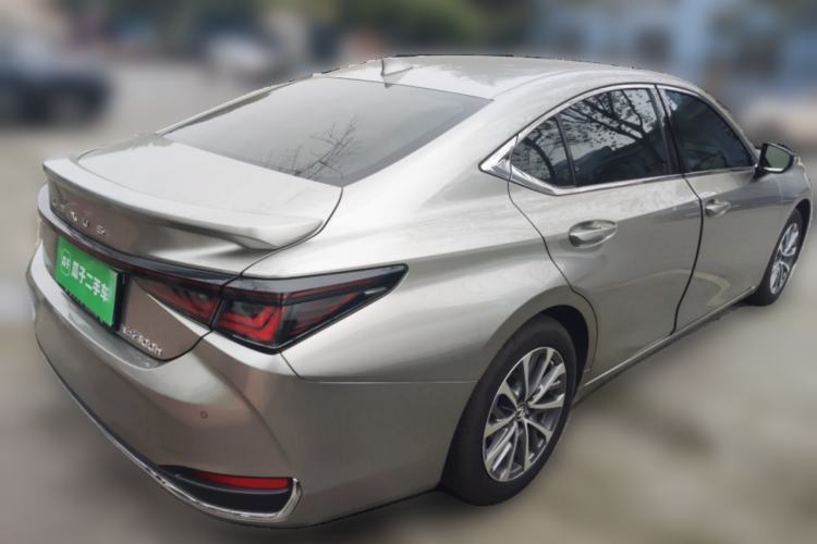 Used Lexus ES 2025 300h Deluxe Edition