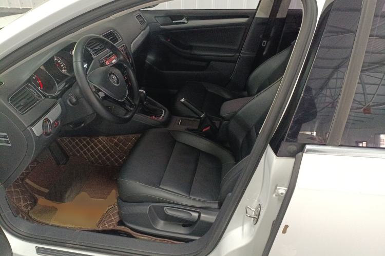 Used Volkswagen Sagitar 2015 1.6L Automatic Comfort Model
