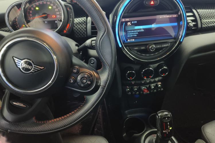 Used MINI MINI 2018 2.0T COOPER S Classic Edition Five-Door Version