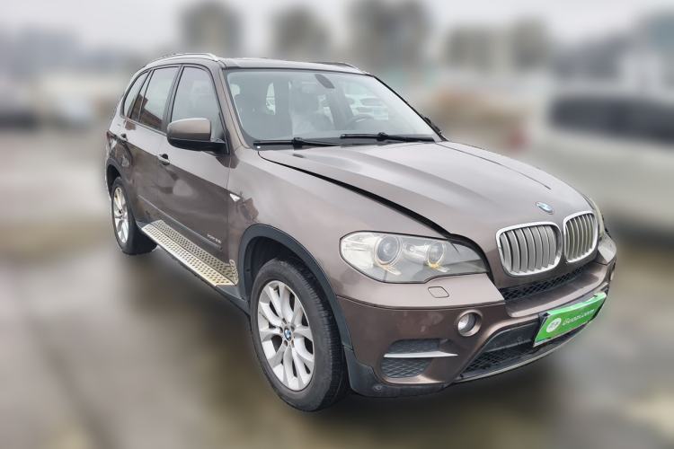 Used BMW X5 2011 xDrive35i Luxury Model Front Right 45 Deg