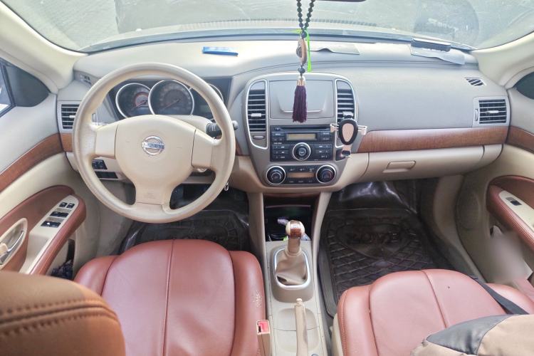 Used Nissan Sylphy 2012 Classic 1.6XE Manual Comfort Edition Center Console