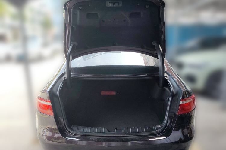 Used Jaguar XFL 2017 XFL 2.0T 200PS Windflower Edition Trunk